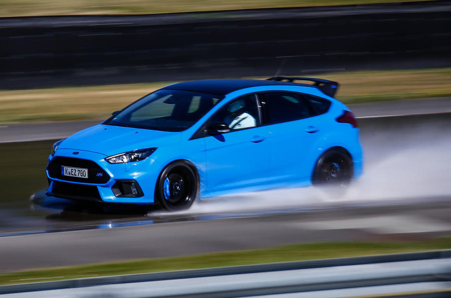ford-focus-rs-option-pack